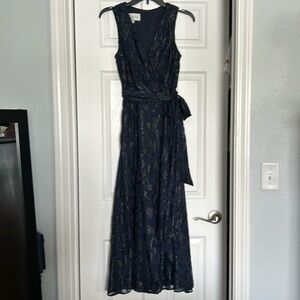 Oleg Cassini Size 6 Mother of the Bride/Groom navy blue floor length dress